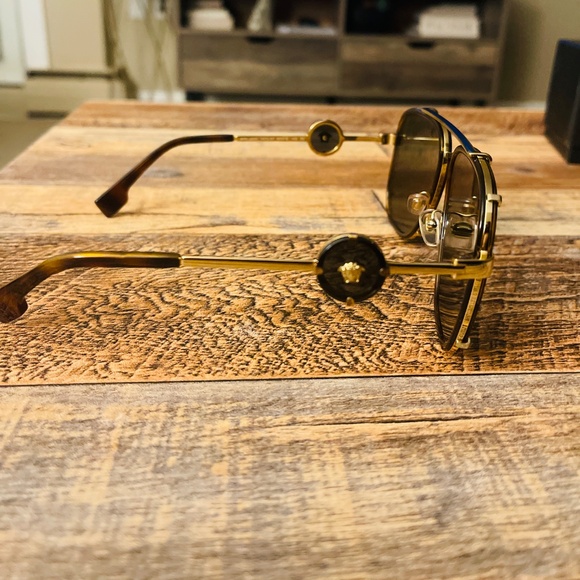 Versace Men Sunglasses - Picture 2 of 4